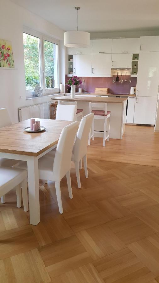 Blick Ueber Krems Mit Gartenpavillon Esterno foto