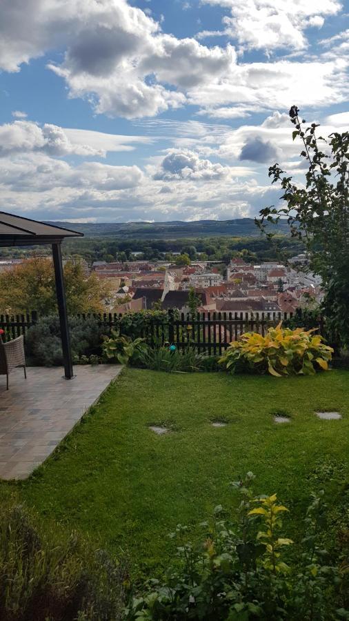 Blick Ueber Krems Mit Gartenpavillon Esterno foto