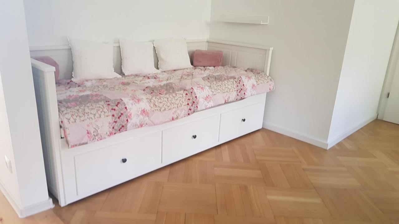 Blick Ueber Krems Mit Gartenpavillon Esterno foto